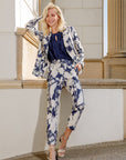 Blazer in fancy leaves