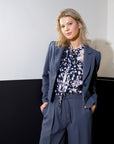 Blouse in elegant flakes