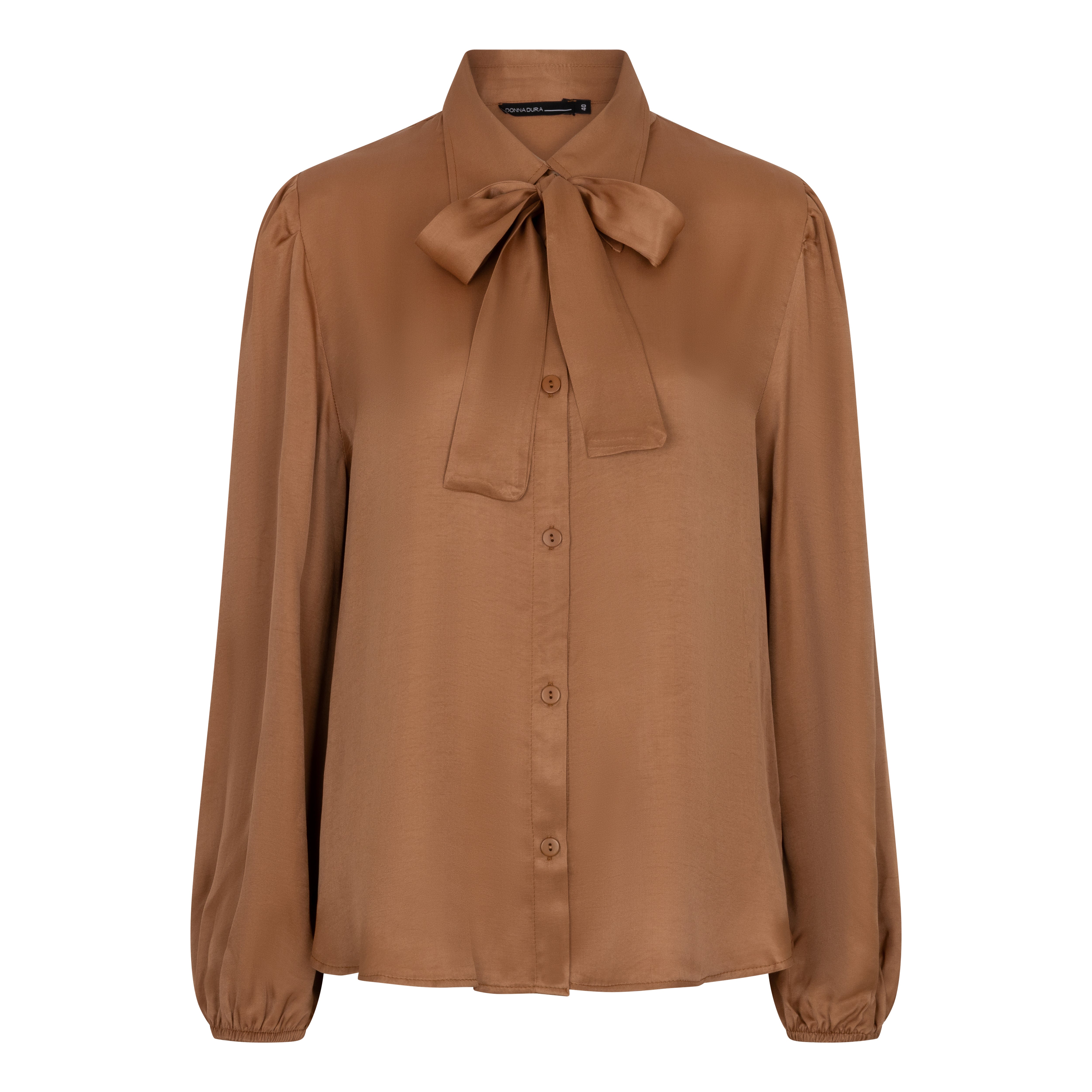 Satijnen blouse met knopen en sjaalkraag
